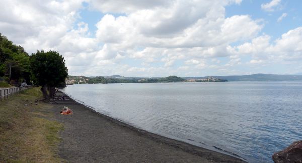 Am Strand von Marta, Bolsena See